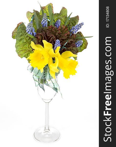 Daffodil bouquet in yhe glass