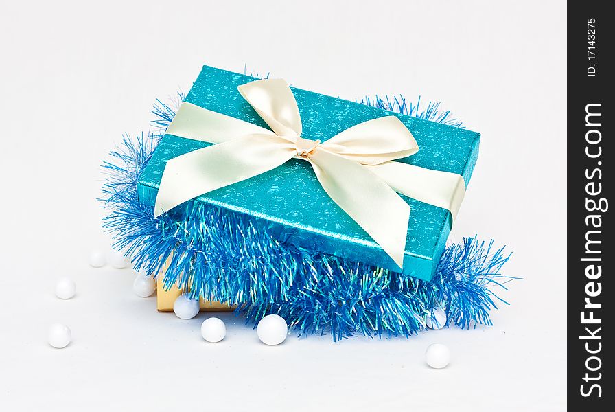 Gift box with tinsel