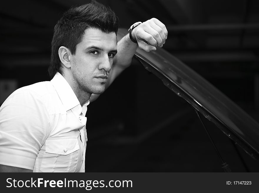 Young man car mechanician. Photo.