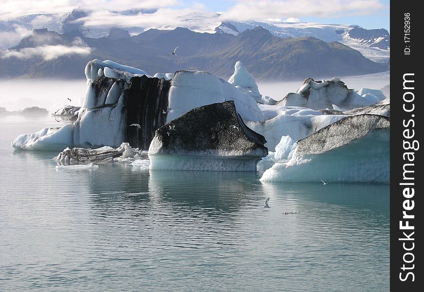 The Mysterious â€œJokulsarlon Lakeâ€ In Iceland