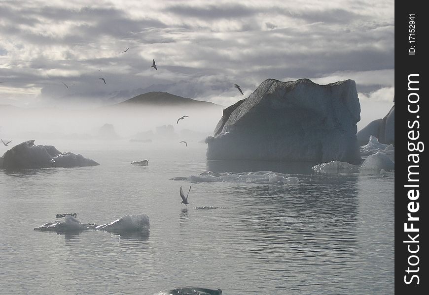 The mysterious “Jokulsarlon lake” in Iceland