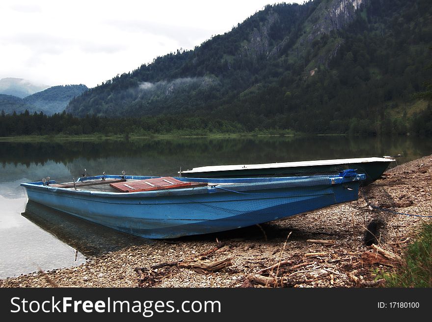 Old rowing boat on the banks of the Offensee in upper austria.