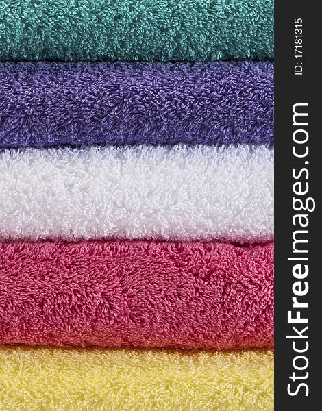 5 colored towels