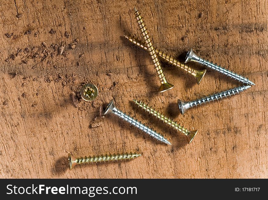 Screw with wood shavings