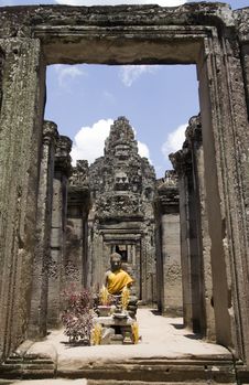 Bayon Statue Framed In Doorway Stock Image Bayon Statue Framed In Doorway Stock Image