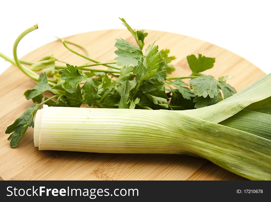 Leek and parsley onto wood plates