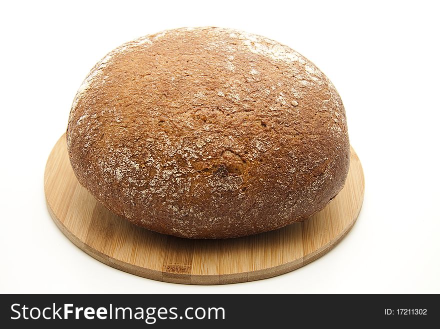 Round wheat bread onto wood plates. Round wheat bread onto wood plates