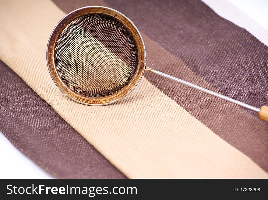 Sieve for brewing on colored textile