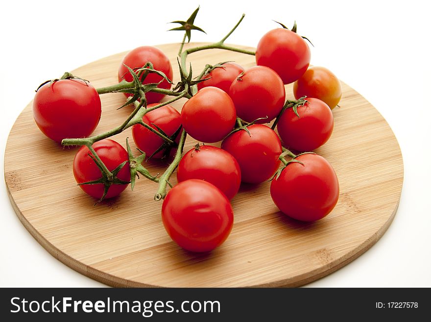 Cocktail tomatoes onto wood plates