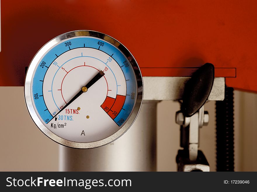 Analog gauge round chrome steel. Analog gauge round chrome steel