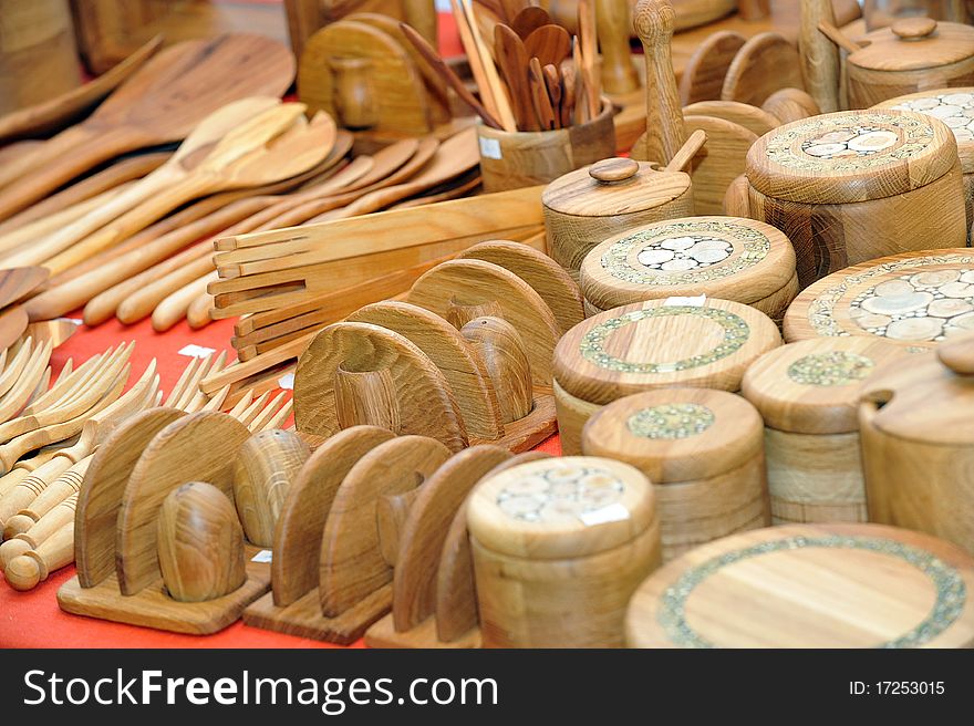 Spoons, forks and other wooden ware