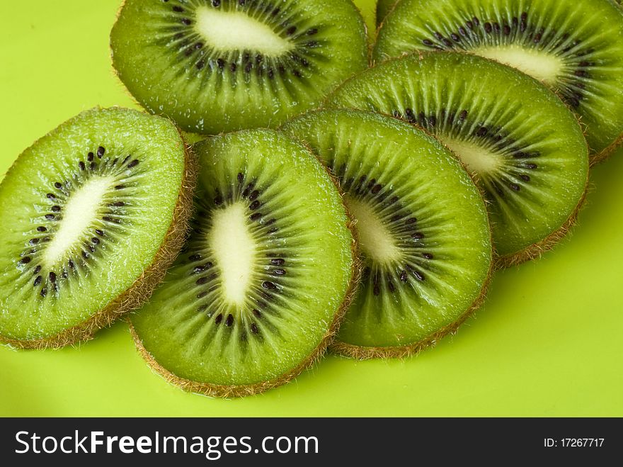 A lot of slices of kiwi fruit