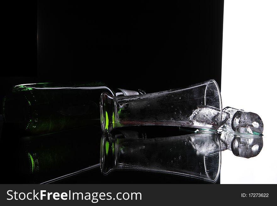 Photo shadow Glass green beer and ice