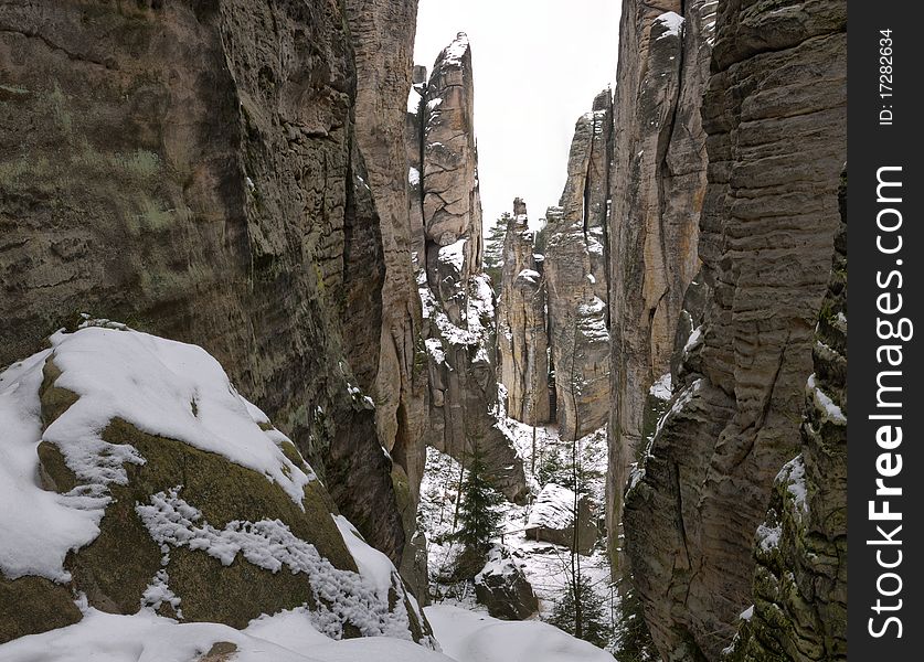 Big gap between the rocks