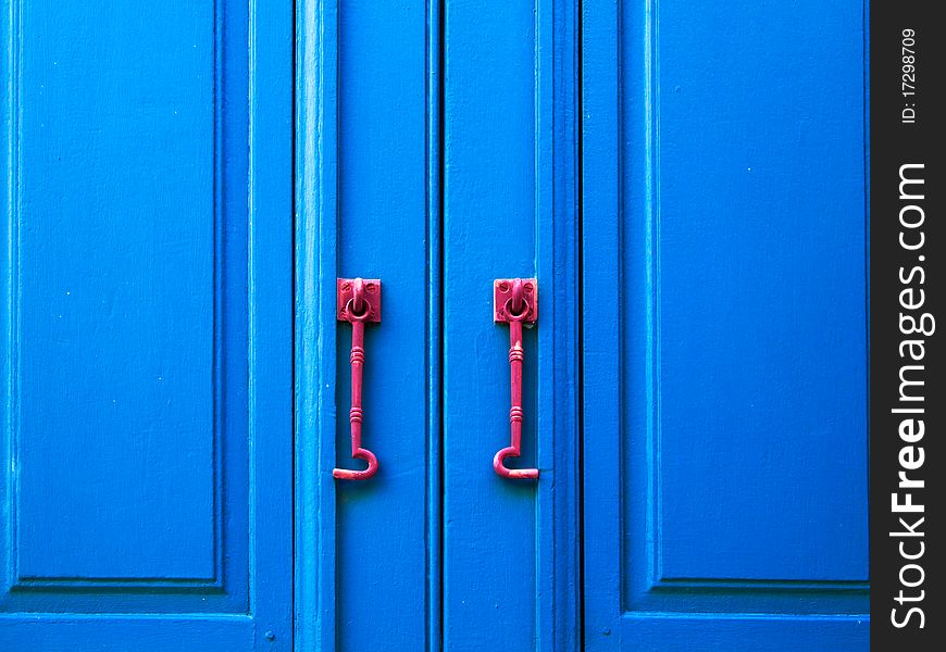 Double red hook with double blue window