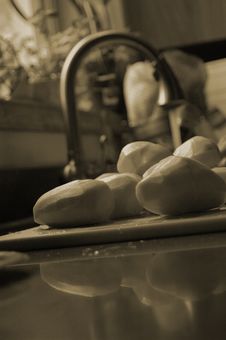 Peeled Russets Royalty Free Stock Images Peeled Russets Royalty Free Stock Images