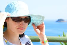 Young Woman In Hat And Sunglasses Royalty Free Stock Image Young Woman In Hat And Sunglasses Royalty Free Stock Image