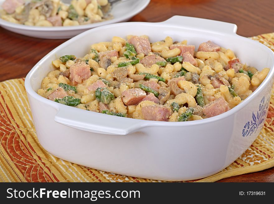 Macaroni and cheese with ham in a casserole dish