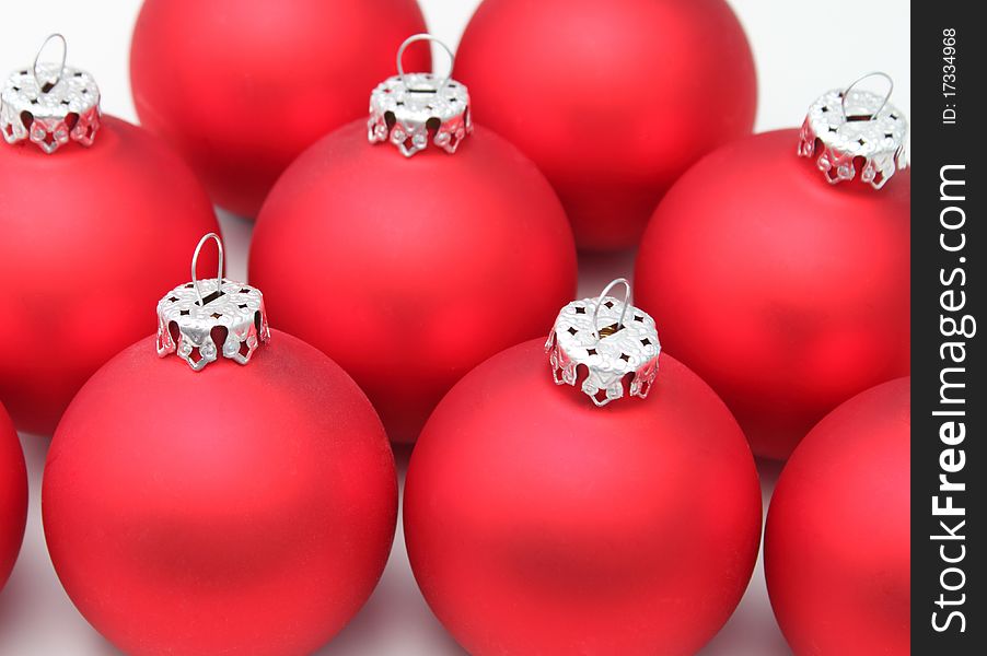Christmas balls red mat, lie close to each other