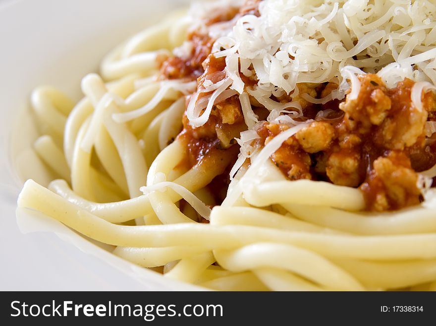 A tasteful spaghetti bolognese on a plate