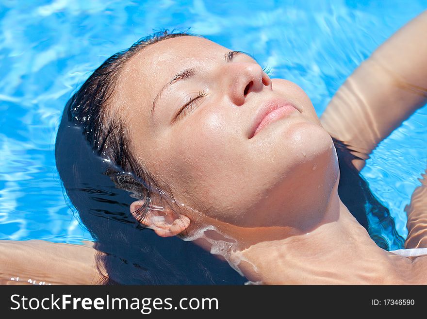 Beautiful woman relaxing inthe swimming pool. Beautiful woman relaxing inthe swimming pool