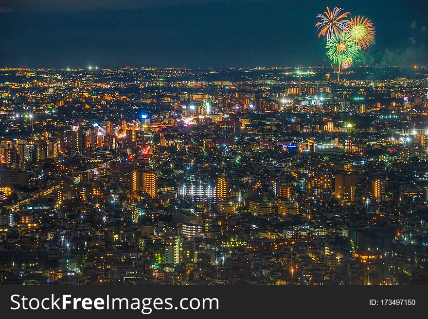 Chofu fireworks visible from the Tokyo Metropolitan Government Building observatory. Shooting location :  Tokyo metropolitan area