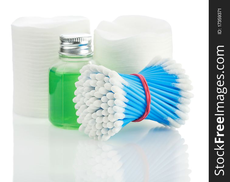 Composition of cleaning accesories
white cotton pads
blue cotton swabs
small plastical green bottle with gel