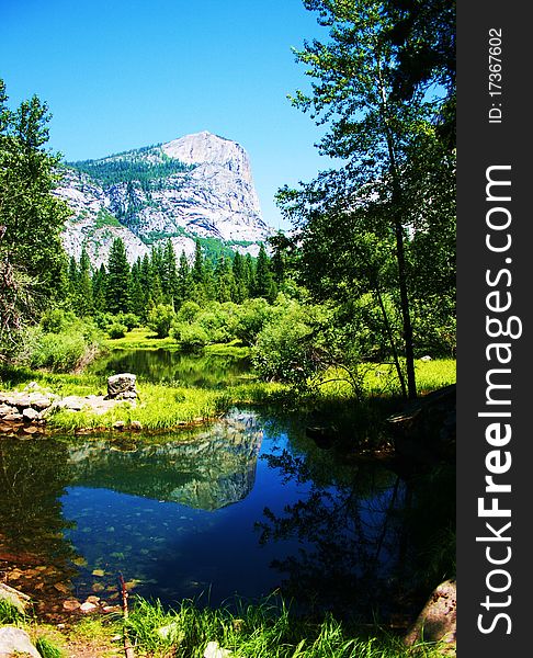 The beauty of Yosetime Mirror Lake in August