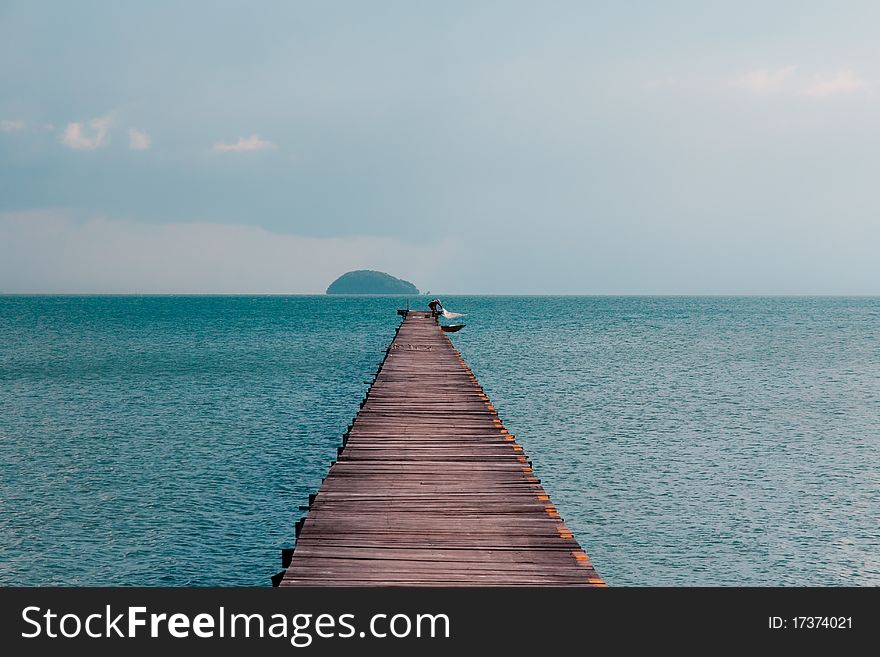 Fisherman throws net from Ocean Pier on tropical island. Fisherman throws net from Ocean Pier on tropical island