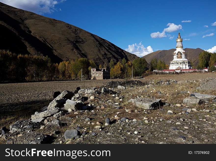 Tibetan stupa near daochen ,west sichuan.