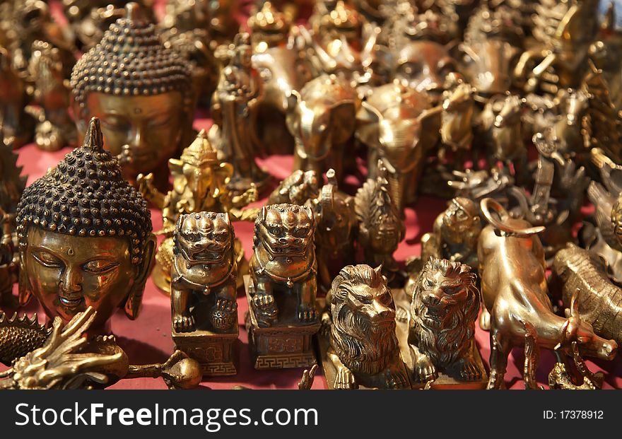Chinese bronze souvenirs on the market