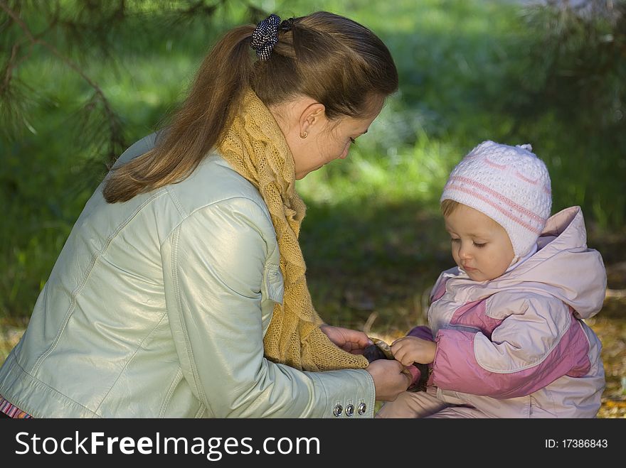 Mum plays with the daughter of two years. Mum plays with the daughter of two years