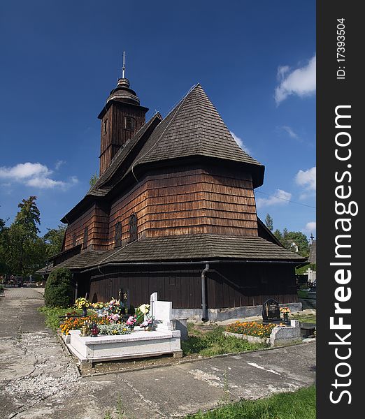 Parish church of St. Laurence, 1701: with an end-fitted log framework constriction, soboty external arcaded shelters aroun the church timbered exteriol, shingled roof and tower over the nave. . Parish church of St. Laurence, 1701: with an end-fitted log framework constriction, soboty external arcaded shelters aroun the church timbered exteriol, shingled roof and tower over the nave.