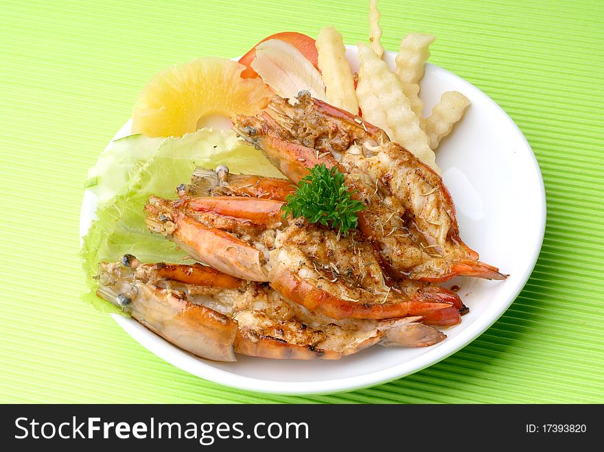 Tasty Fried shrimps with garlic and salt sauce.