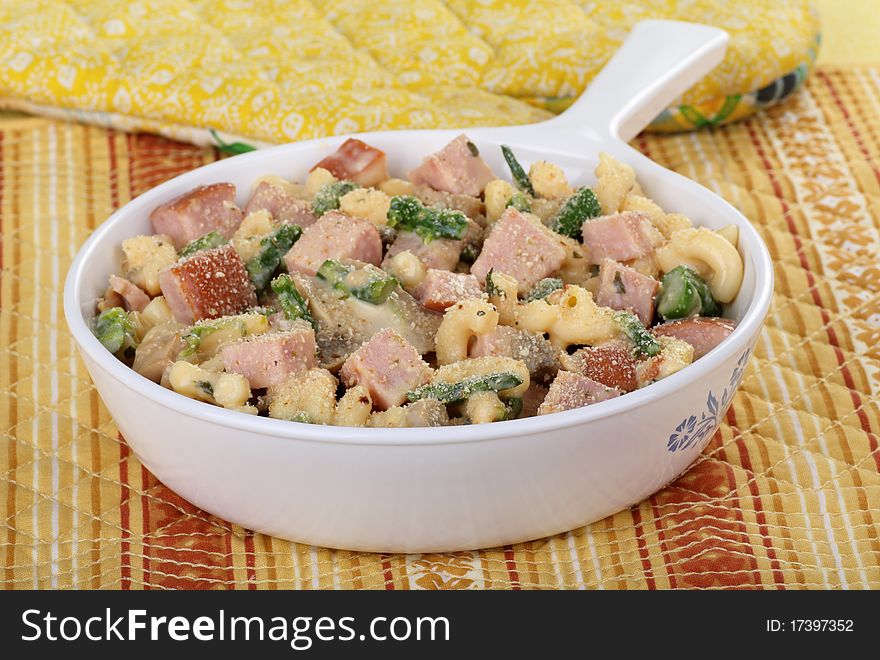 Macaroni and cheese with ham and vegetable in a baking dish