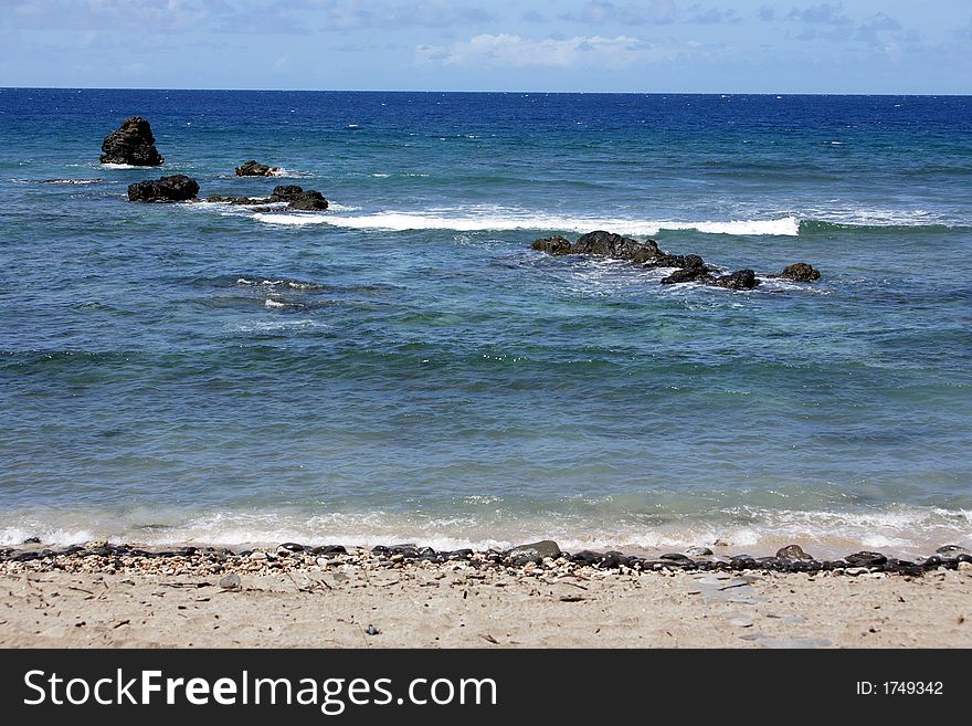 Peacefull hawaii  beach with wide angle lens