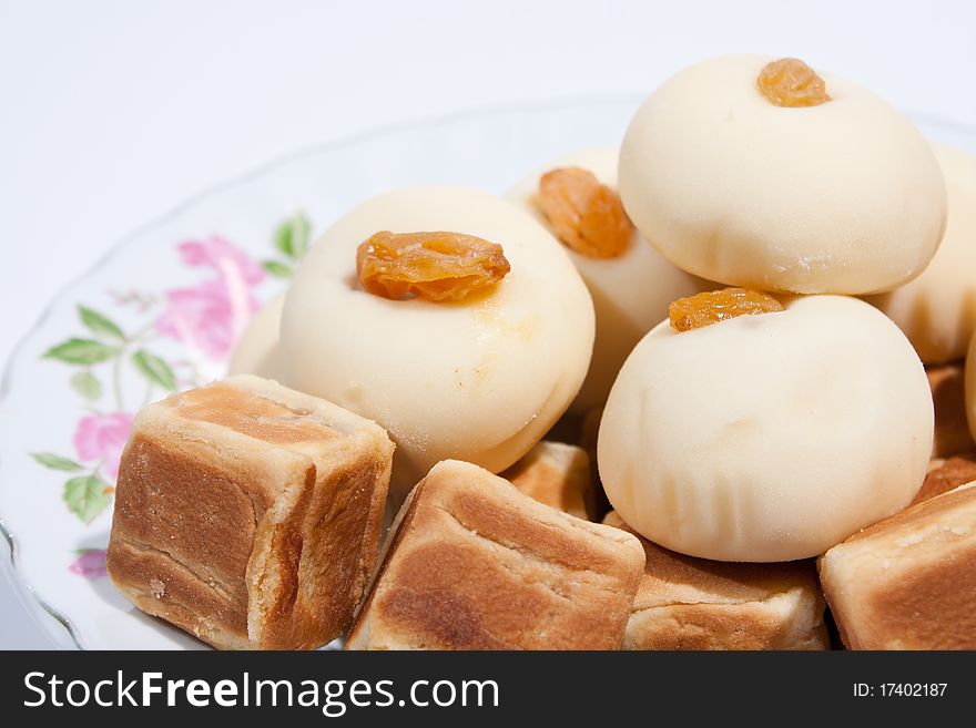 Thai dessert Moji Thai desserts and sweets to roll one more. Taste sweet. Arranged on the plate insert. On a white background. Thai dessert Moji Thai desserts and sweets to roll one more. Taste sweet. Arranged on the plate insert. On a white background.