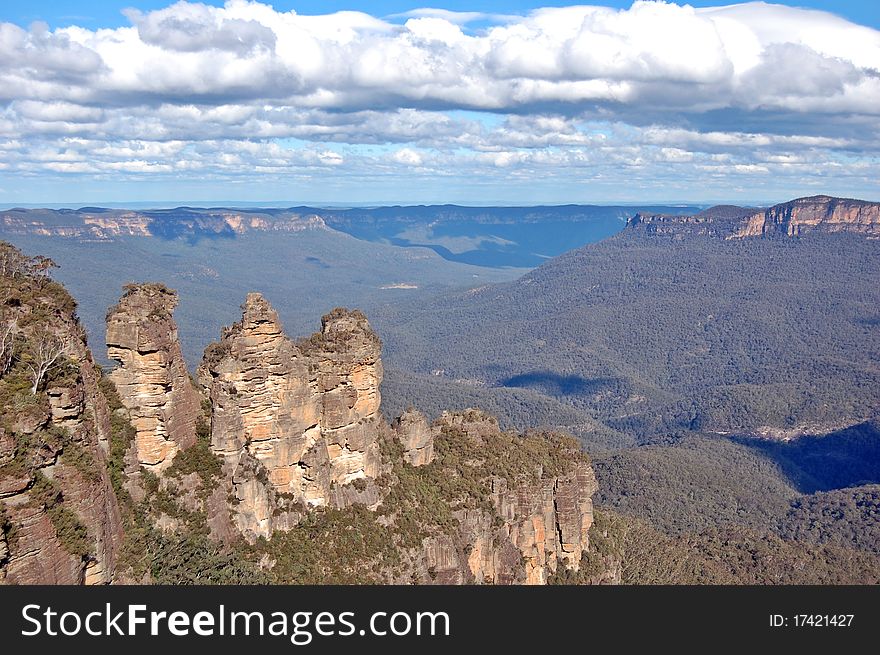 The Three Sisters rock formation in the Blue Mountains outside of Katoomba, New South Wales, Australia.