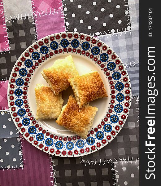 Sporcamusi, Traditional Fried Pastries Filled With Cream