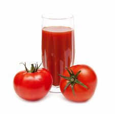 Fresh Tomatoes And A Glass Full Of Tomato Juice Royalty Free Stock Images Fresh Tomatoes And A Glass Full Of Tomato Juice Royalty Free Stock Images