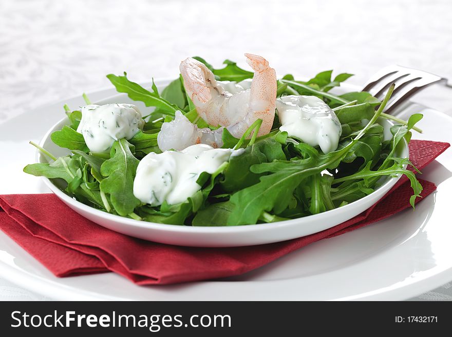 Fresh salad with shrimp and remoulade