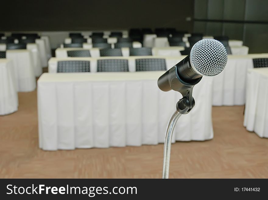Microphone amplifier for talks entertainment studio