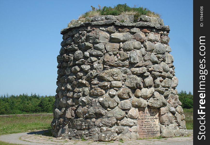 A huge stone cairn stands as a memorial to the historic battle at Culloden. A huge stone cairn stands as a memorial to the historic battle at Culloden
