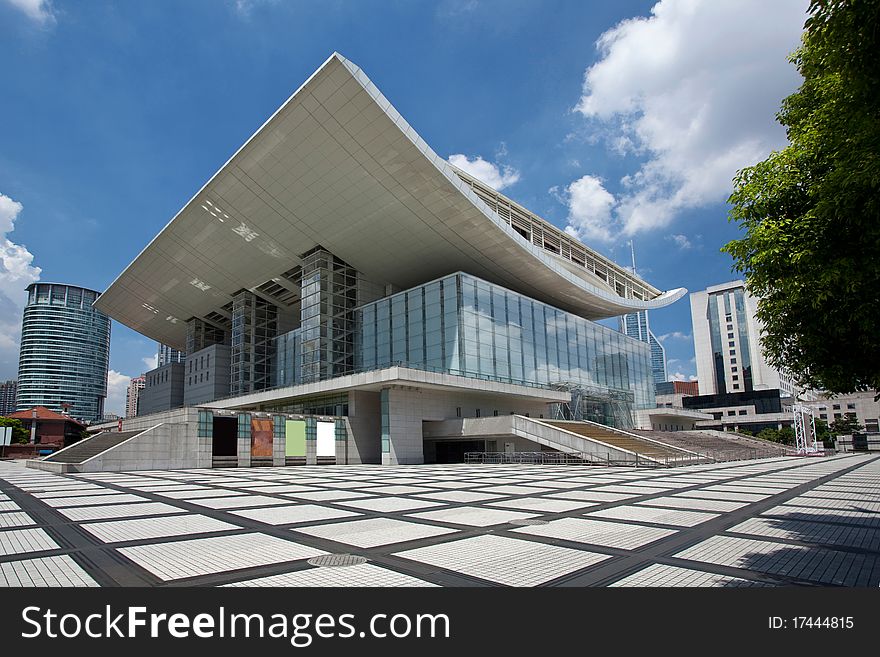 Shanghai Grand Theateris the best concerts, opera performances venues, located in Shanghai's city center, is the symbol of Shanghai-based architecture