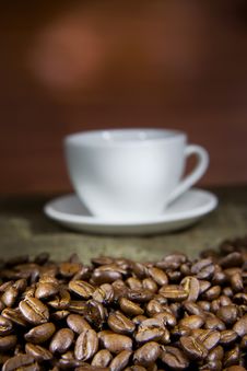 Cup Of Coffee And Beans On Sacking Royalty Free Stock Photography Cup Of Coffee And Beans On Sacking Royalty Free Stock Photography