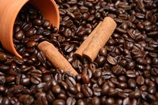 Clay Bowl With Coffee Beans And Cinnamon Royalty Free Stock Image Clay Bowl With Coffee Beans And Cinnamon Royalty Free Stock Image