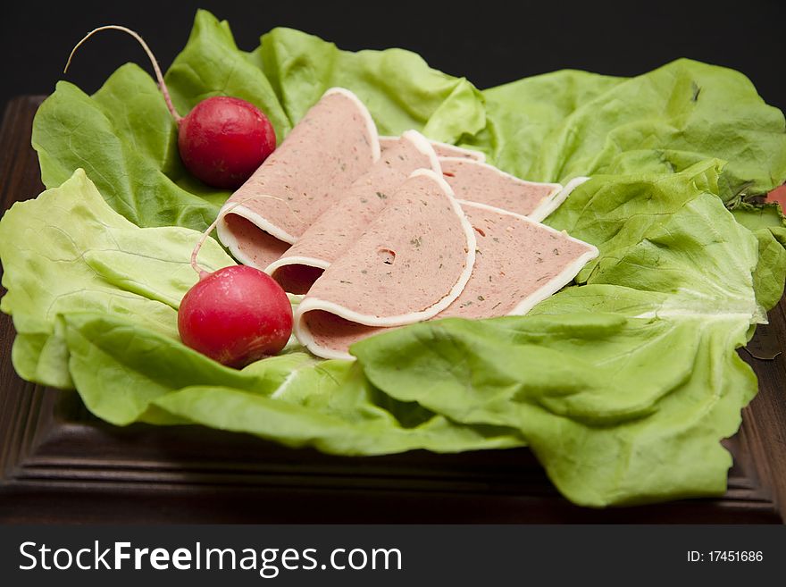 Liver pastry and radish onto lettuce leaves