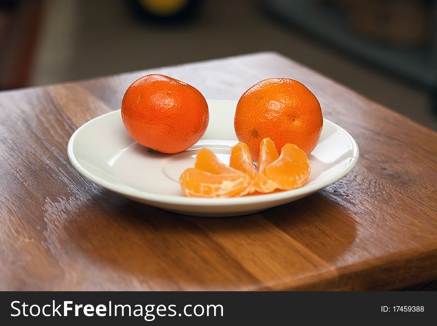 Plate with the mandarins