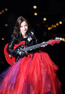 Guitar Player Girl In The Night Royalty Free Stock Photos Guitar Player Girl In The Night Royalty Free Stock Photos