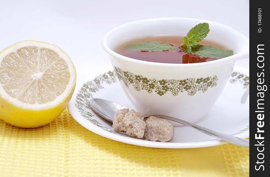 Tea with mint and lemon